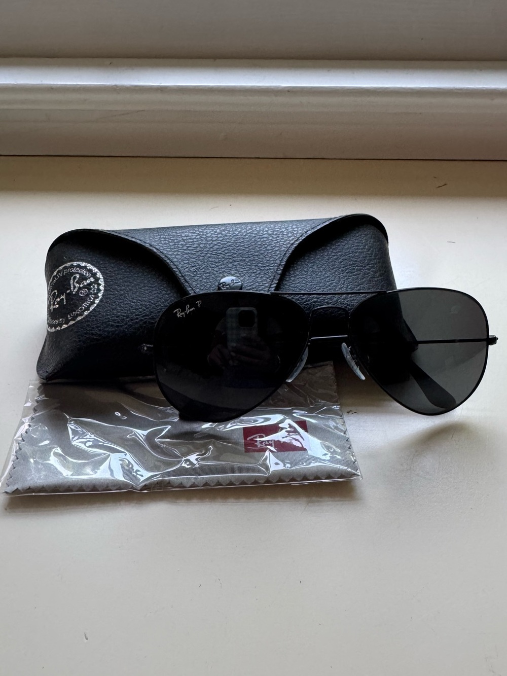 NWOT Ray-Ban Black Polarized Aviator Sunglasses